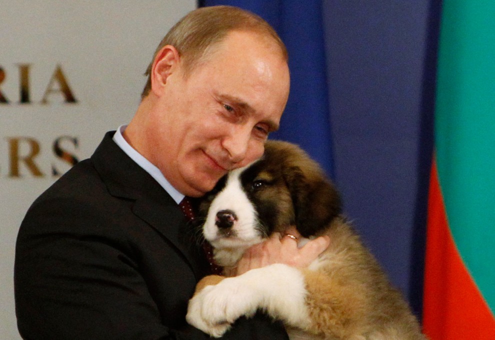 Путин со щенком