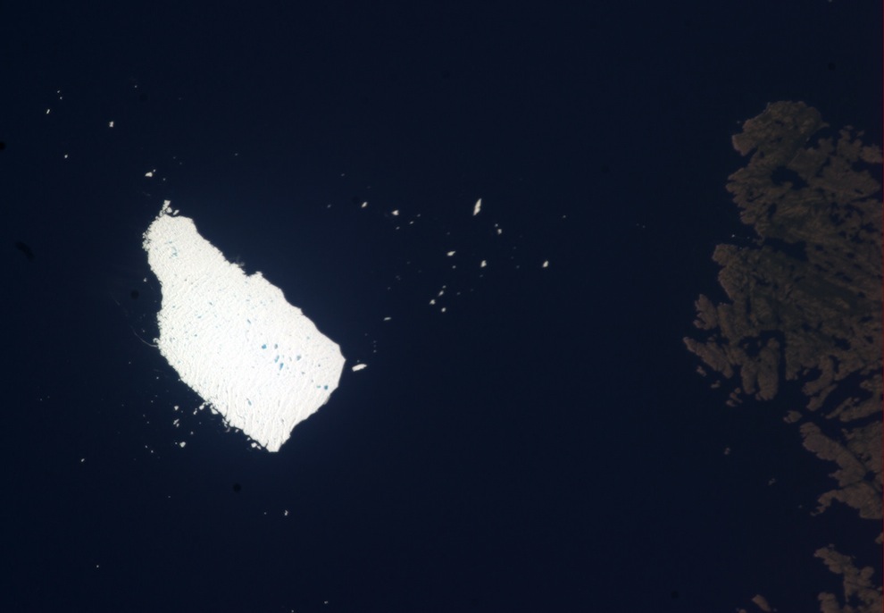 Айсберг в озере Лабрадор