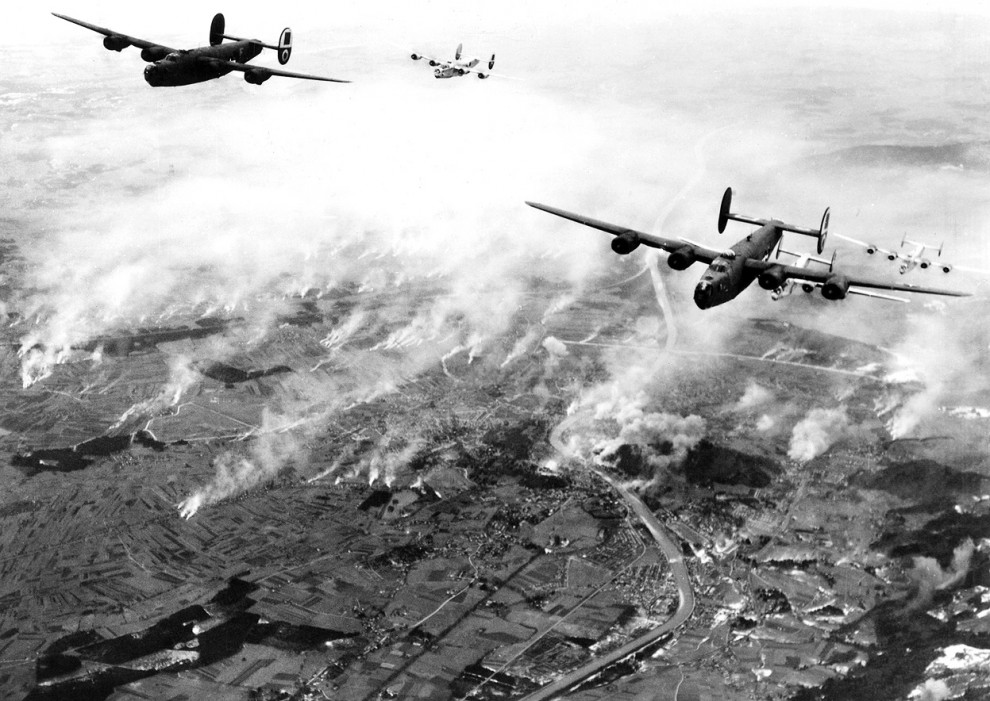 Строй бомбардировщиков B-24