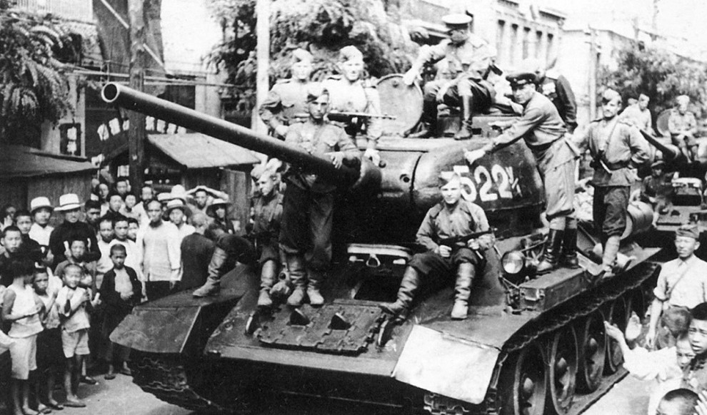 Колонна советских танков