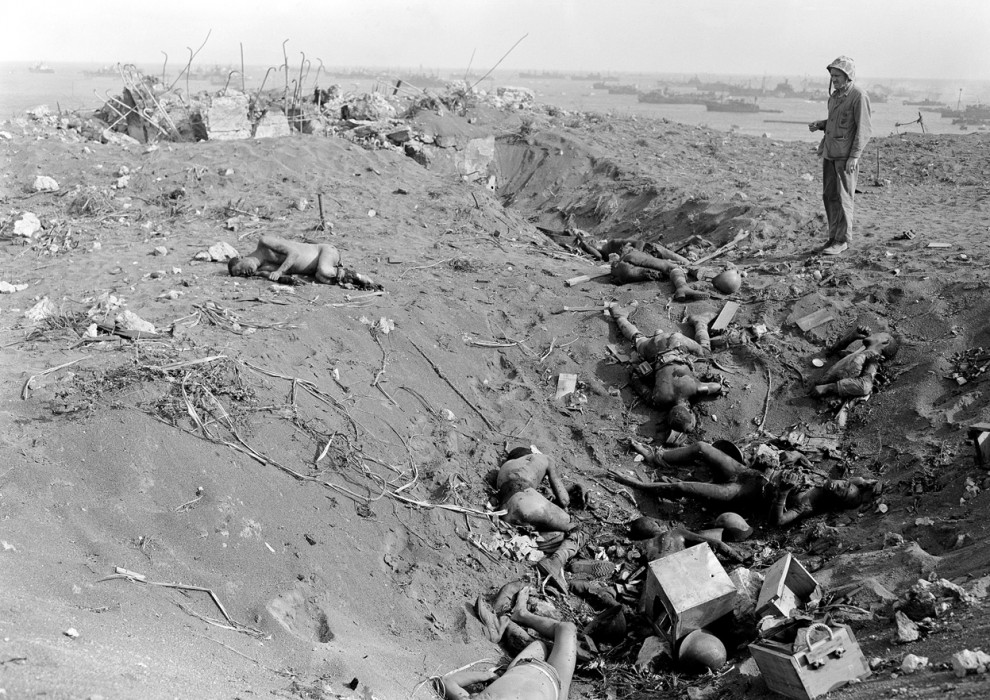 Погибшие японские солдаты на острове Иводзима