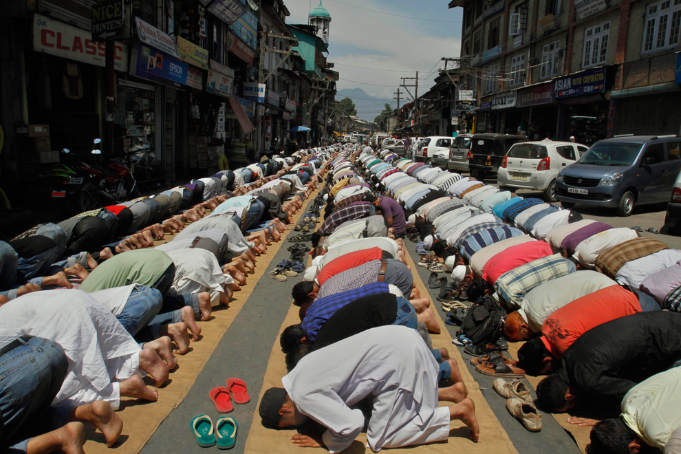 Мусульмане молятся