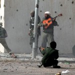 Фото дня: ливийский боец с гитарой