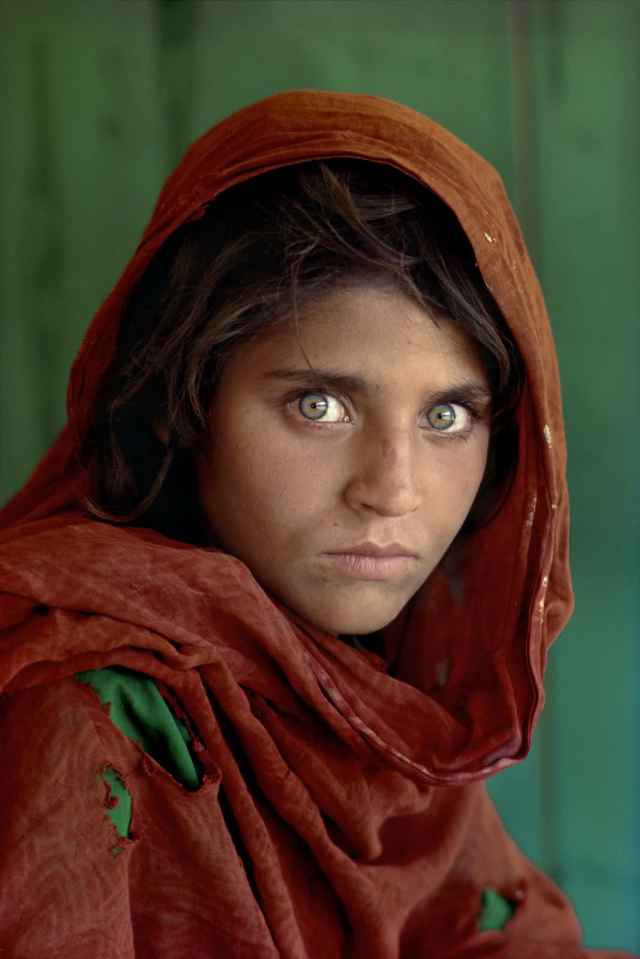 Стив МакКарри. "Афганская девушка".