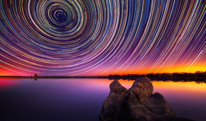 Фотографии звездного неба на большой выдержке.