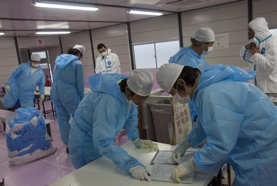 Работники АЭС Фукусима-1