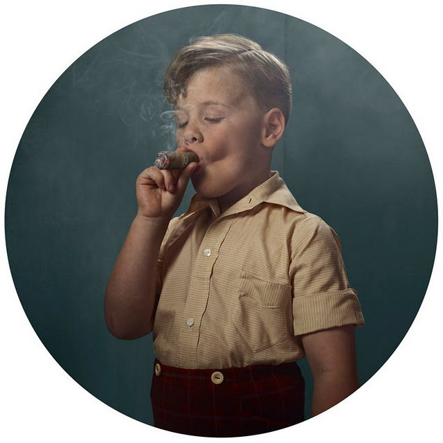 Курящие дети. (Frieke Janssen)