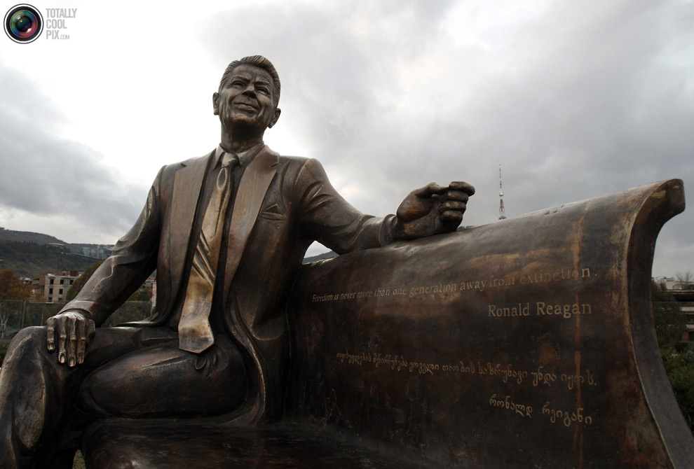 Статуя Рональда Рейгана
