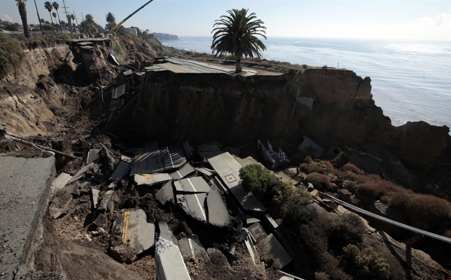 Разрушение дороги в Лос-Анджелесе 
