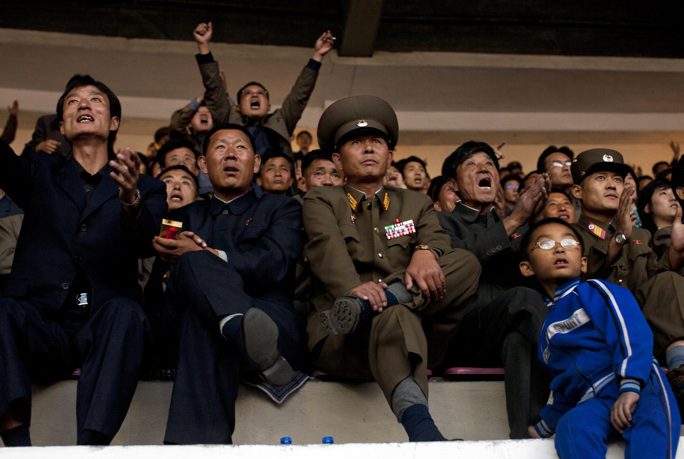 Северокорейские футбольные фанаты