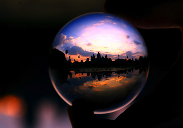 Целый мир в стеклянном шаре. (Kees Straver )