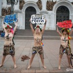 Femen разделись у храма Христа Спасителя