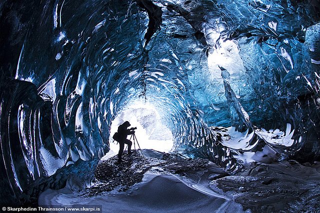 Ледяные пещеры Исландии. (Skarphedinn Thrainsson) 