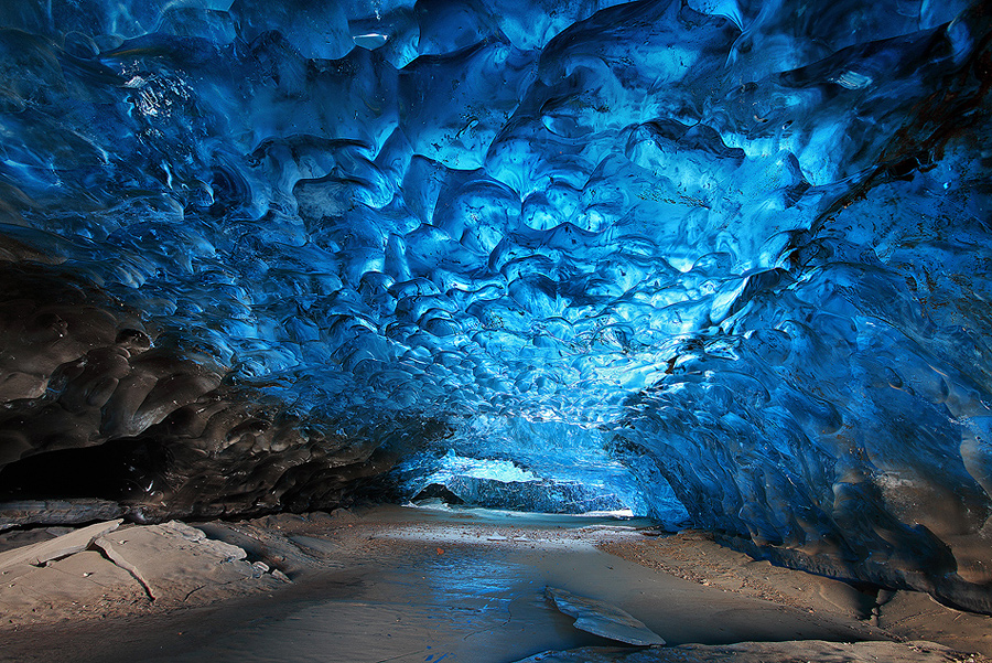 Ледяные пещеры Исландии. (Skarphedinn Thrainsson) 