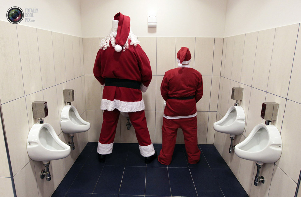 Санта в туалете