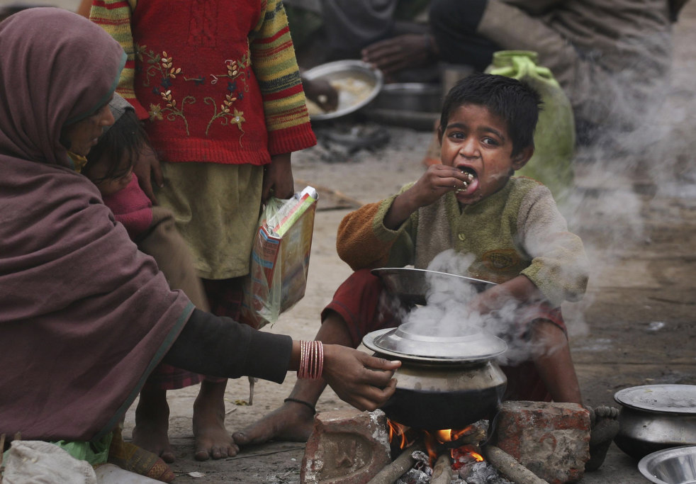 Индийский бездомный ребенок