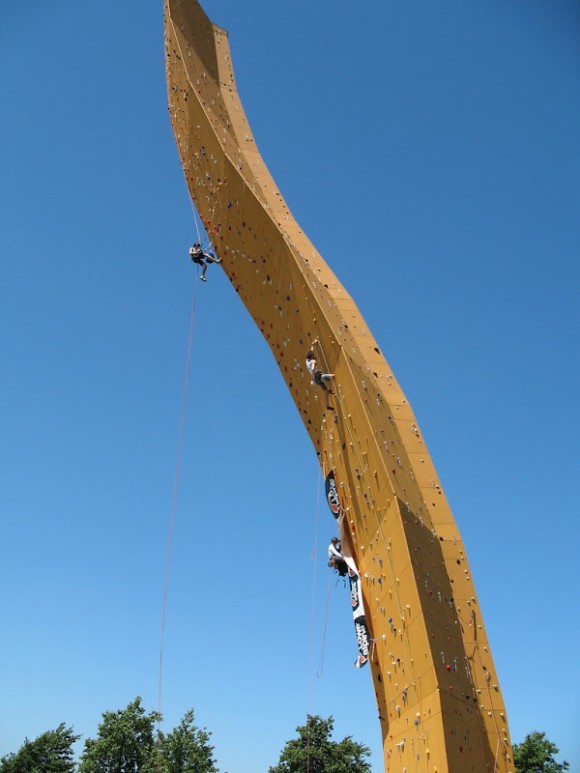Экскалибур - самая высокая башня для скалолазания.