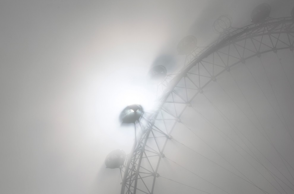 Лондонский глаз в тумане