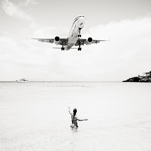 Низколетящие самолеты над пляжем острова Сент-Мартин. (Josef Hoflehner)