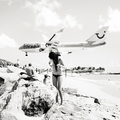 Низколетящие самолеты над пляжем острова Сент-Мартин. (Josef Hoflehner)