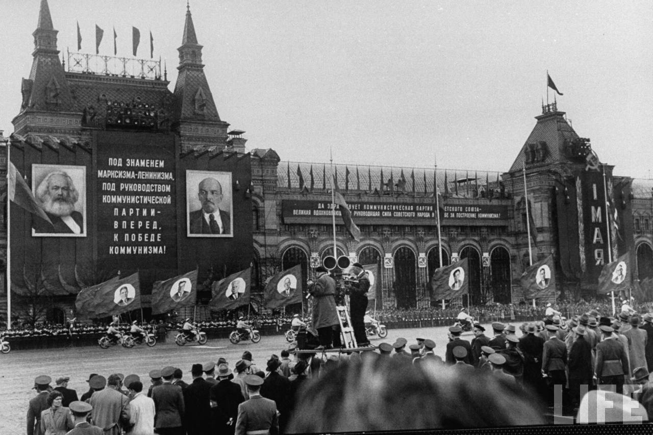 Демонстрация на красной площади 1945