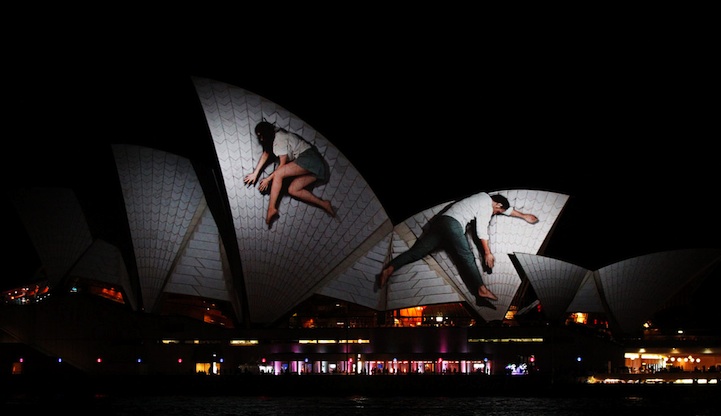 Световое представление на крыше Сиднейского оперного театра