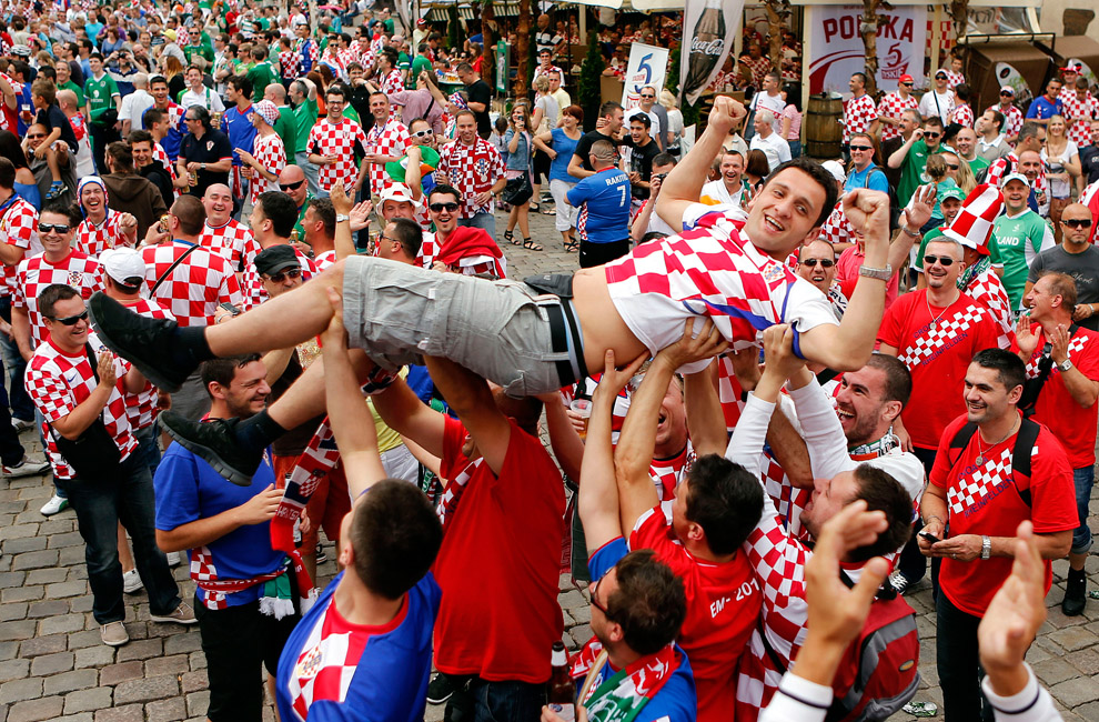 Евро 2012, футбольные фанаты