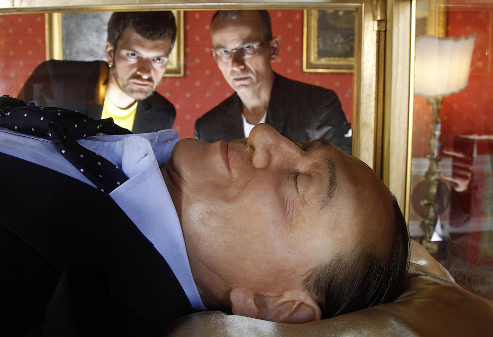 Берлускони в гробу