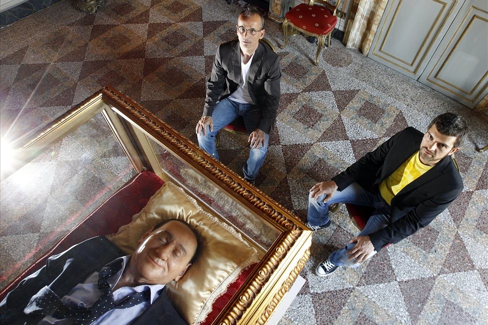 Берлускони в гробу