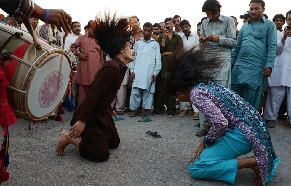Танцующие пакистанки