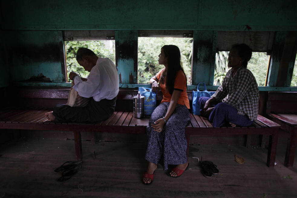 Поезд в Мьянме