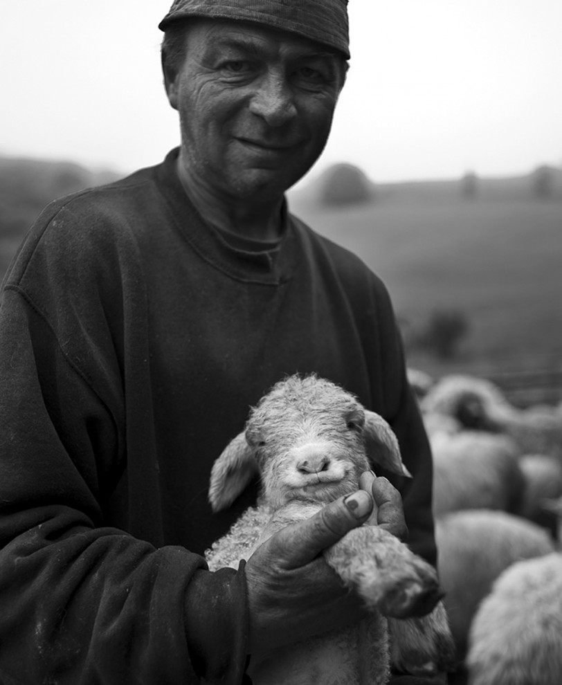 Пастух с ягненком