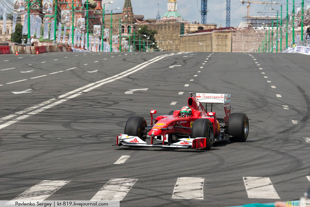 Moscow City Racing у стен Кремля