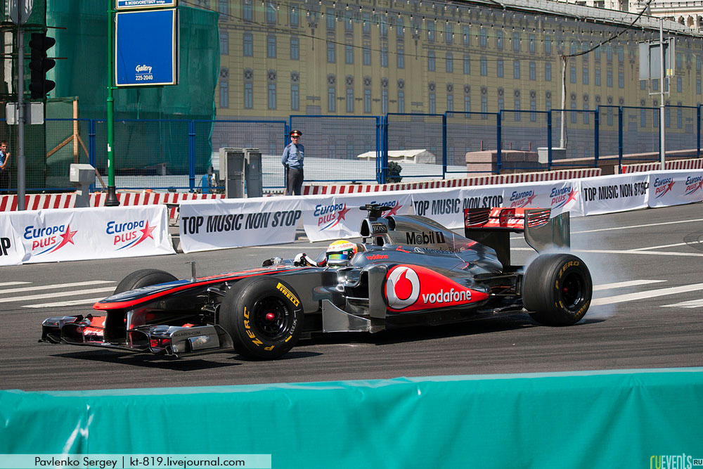 Moscow City Racing у стен Кремля