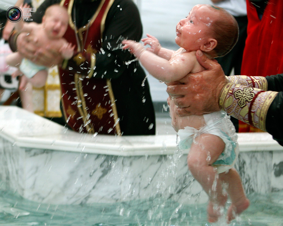 Крещение младенцев