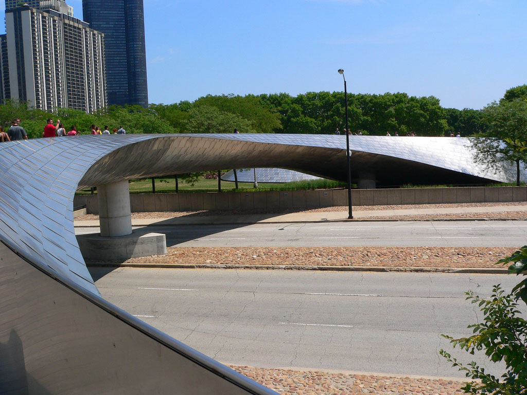 Пешеходный мост BP  в Чикаго