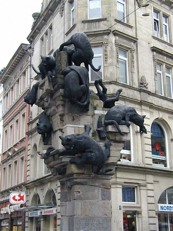 Скульптуры кошек