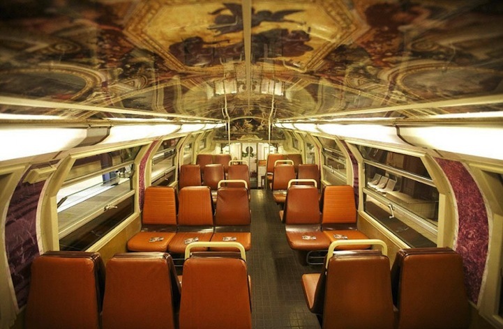 4. Вагон поезда Париж-Версаль, оформленный в дворцовом стиле.