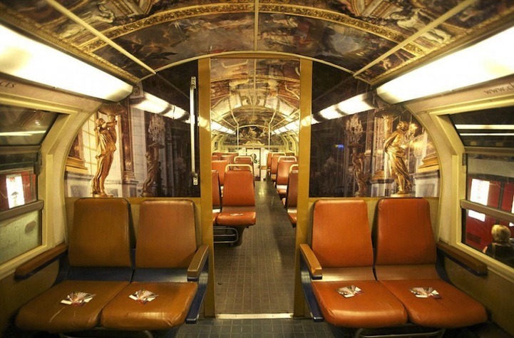 6. Вагон поезда Париж-Версаль, оформленный в дворцовом стиле.