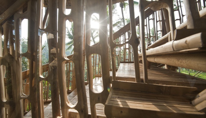 5. Дом из бамбука в балийском лесу