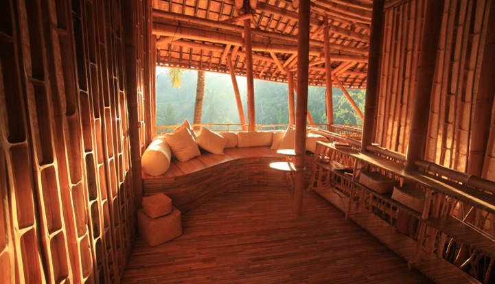 10. Дом из бамбука в балийском лесу