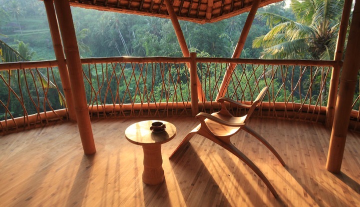 13. Дом из бамбука в балийском лесу