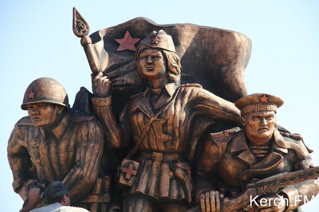 Новый памятник десантникам в Керчи
