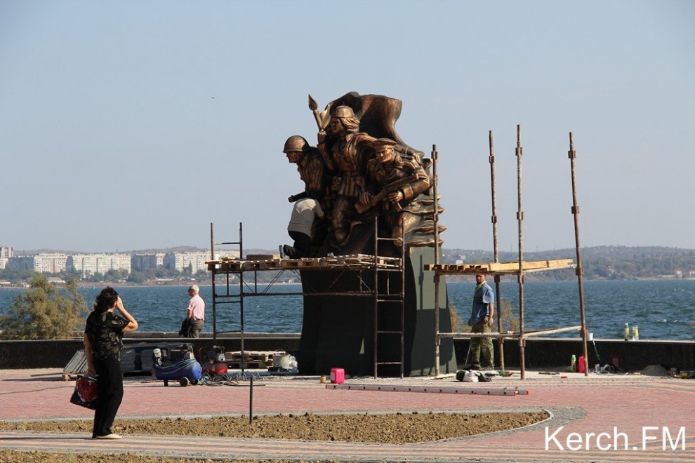 Новый памятник десантникам в Керчи