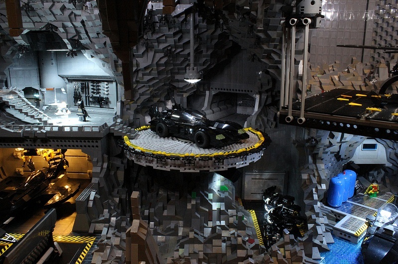 3. Пещера Бэтмена из Лего