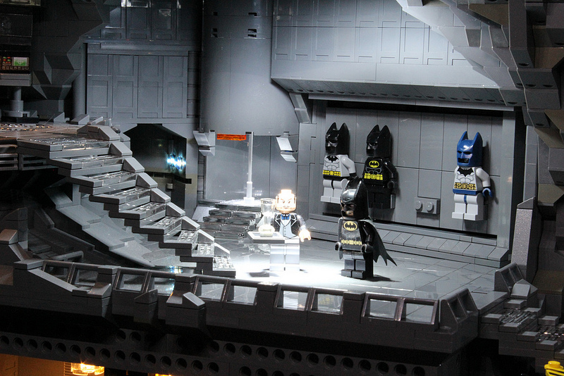 6. Пещера Бэтмена из Лего