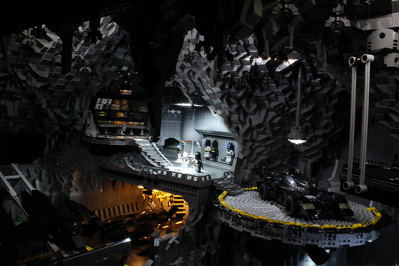10. Пещера Бэтмена из Лего