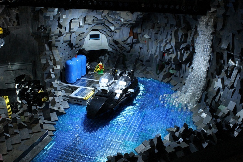 15. Пещера Бэтмена из Лего