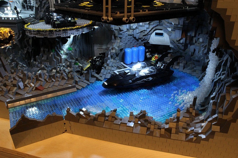 17. Пещера Бэтмена из Лего