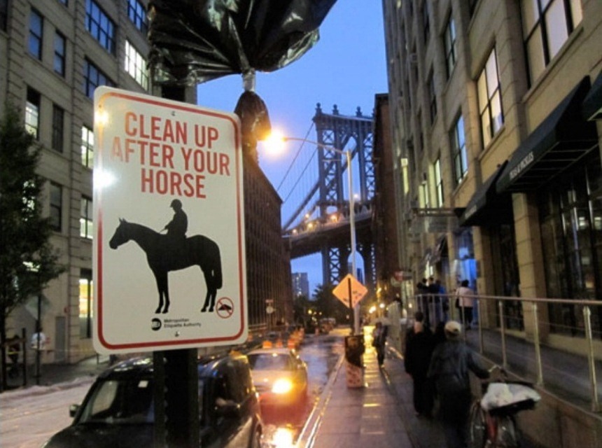 5. Необычные предупреждающие знаки на улицах Нью Йорка